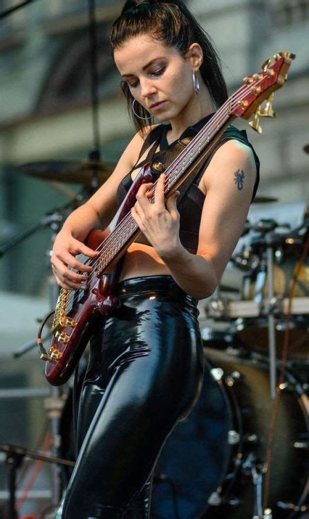 pin by l c holloway on rockers drive me bonkers female guitarist female musicians heavy