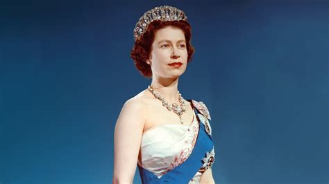Queen Elizabeth Ii 1959 Portrait Wearing Crown Formal Dress British