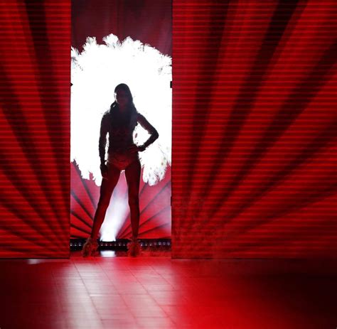 Adriana Limas Legendäre Engel Looks Aus 18 Jahren Victorias Secret Bilder And Fotos Welt