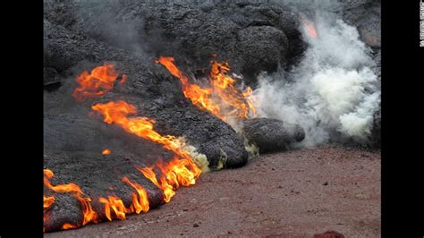 Lava Flow Advances On Hawaii Town Evacuations Possible Cnn