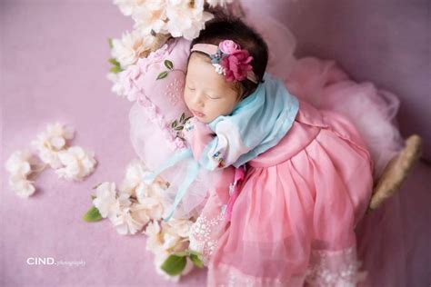 Newborn Photoshoot Ala Anak Perempuan Artis