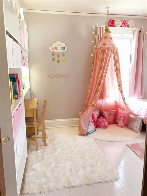 A lot of these rooms are pink because it's the first color associated with girls. Girls bedroom ideas, cute bedroom, girls room decor, pink ...