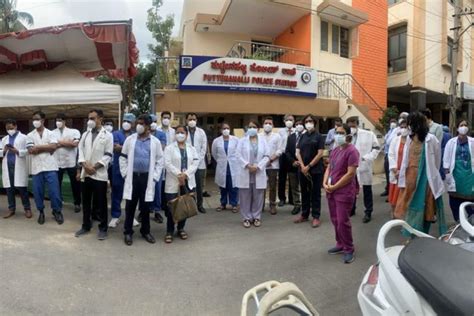 Bluru Hospital Staff Protest After Doctor Nurse Attacked By Patients
