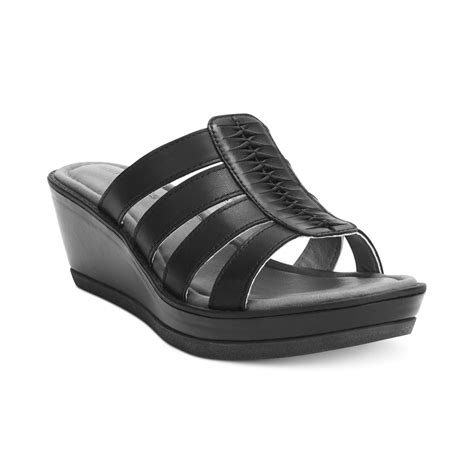 Free shipping both ways on hush puppies, shoes from our vast selection of styles. Hush Puppies Womens Roux Platform Wedge Sandals in Black - Lyst
