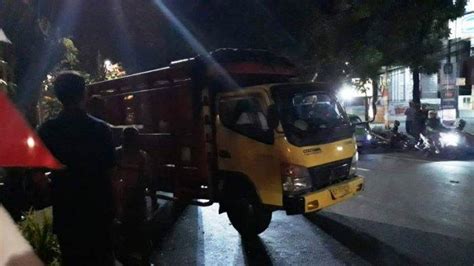 truk mundur tabrak mobil  depan masjid raya bogor polisi  tahu