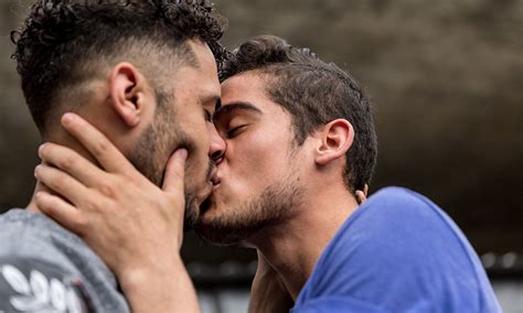 Lgbtq Activists Stage Kiss In To Protest Popes Panama