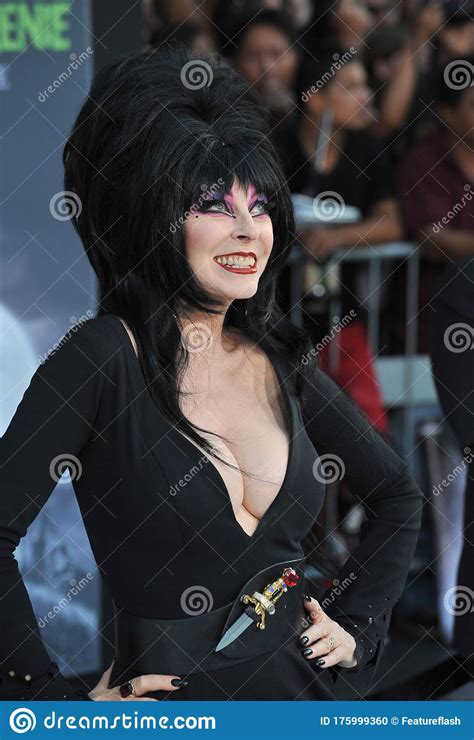 Cassandra Peterson Photos What Elvira Mistress Of The Dark Looks
