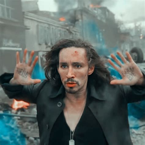 Klaus hargreeves has been an drug addicted alcoholic since he was kid/teen because he can't stand all the ghosts that torments him when he is sober, which is all a result of the fact that his dad locked him in a tomb for hours so he could overcome his fear of the dead. icons & more — ଘ(੭*ˊᵕˋ)੭ Klaus Hargreeves icons ㅤㅤㅤㅤ#⃞🍩 ...
