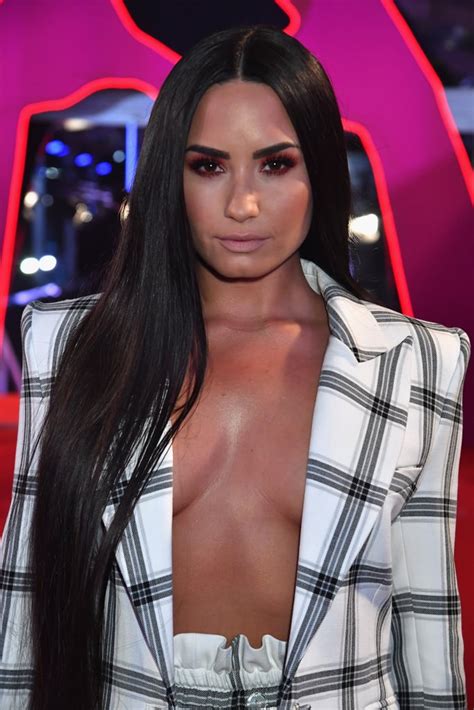 Sexy Demi Lovato Pictures Popsugar Celebrity Photo 34