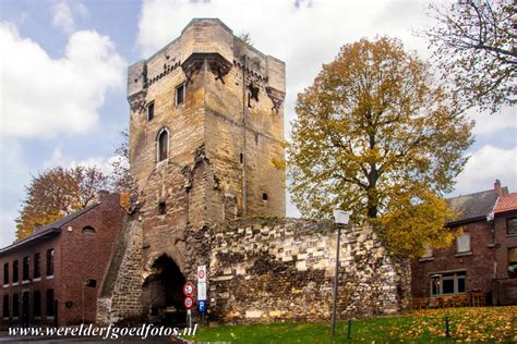 Private bathrooms are fitted with a rain shower and a hairdryer. Werelderfgoedfoto's - Vlaams Begijnhof Tongeren