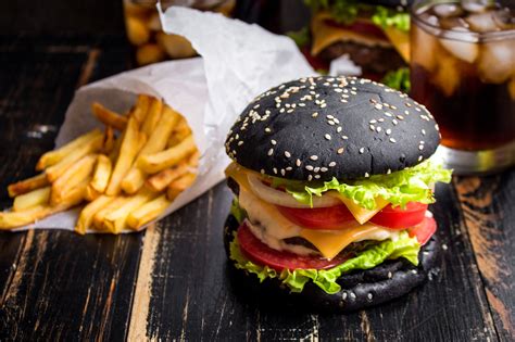 The New Black Burger With Spice Taste To Satisfy You Burgry