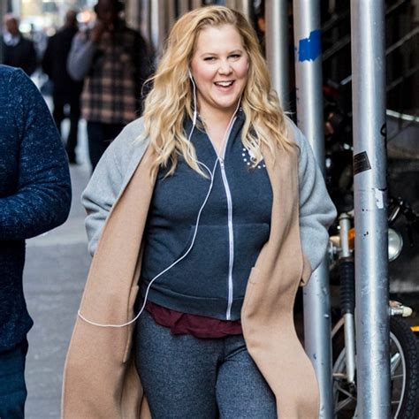 pregnant amy schumer returns to the stage after hospitalization
