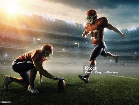 American Football Kickoff Stockfoto Und Mehr Bilder Von Amerikanischer