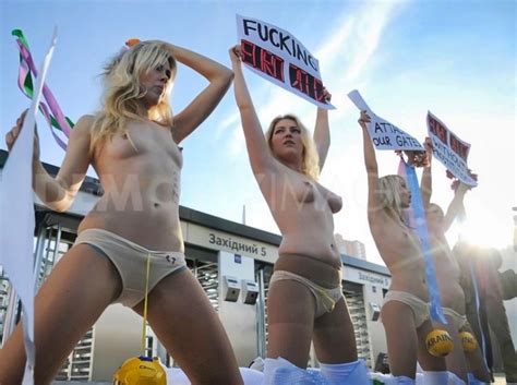 画像まとめ美女大国ウクライナで全裸の抗議団体が出現何を抗議しているのか全くわかんないけど支持しますwwwww 次元エッチな画像まとめ