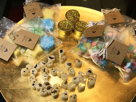 Pasticceria tradizionale, classica e moderna, con proposte vegane e per intolleranze oltre che prodotti salati. Zollette di zucchero artistiche | Cuginette sul gâteau