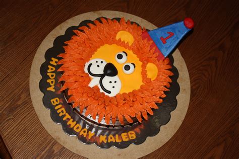 Yellow cake with chocolate buttercream icing, strawberry cake with a whipped frosting, butter cake with fresh berries, or maybe you would be a funfetti cake. Lion Head Cake - This was for a friends little boys 1st ...