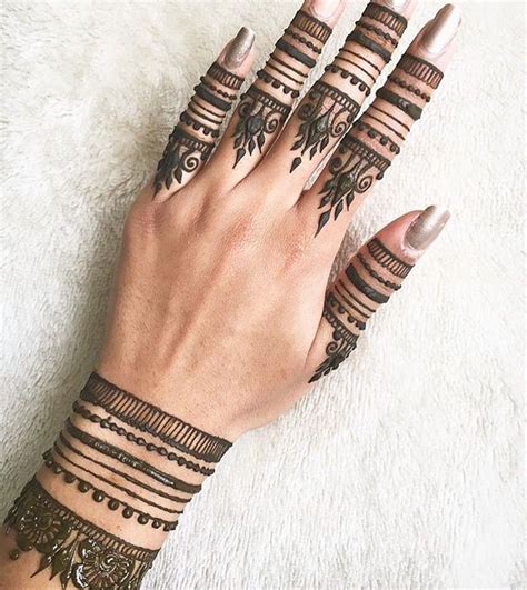 Pretty Henna On Fingers Henna Henna Tattoo Hand Henna Designs