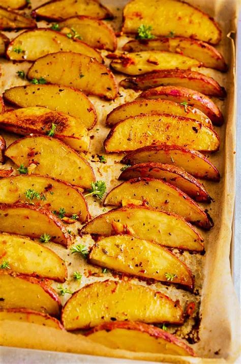 Oven baked potatoescasseroles et claviers. Oven Baked Potato Wedges - Healthier Steps