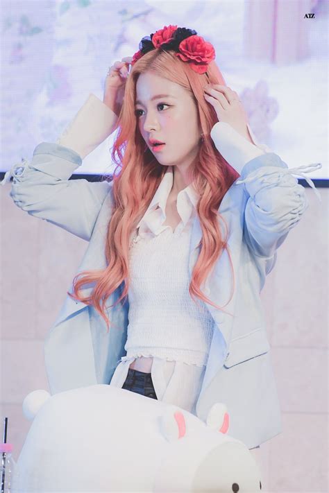 lee chaeyoung pics on Twitter: "181021 ♥︎⋆ฺ｡*:･ © ATZ #이채영 #프로미스나인