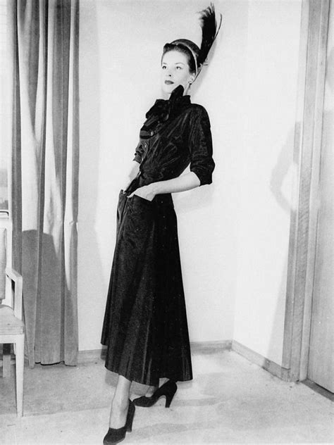 A New Look Dress By Christian Dior In 1947 セレクト