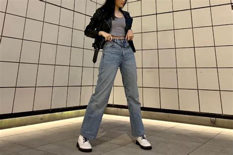 Gaya Keren Ala Chika Jkt48 Dengan Highwaist Jeans Tank Top Dan Jaket Kulit Hitam Modenyania