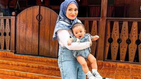 Nathalie Holscher Ngaku Mau Lepas Hijab Usai Cerai Alasannya