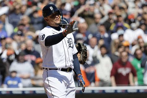 mlb roundup miguel cabrera goes hitless but tigers top yanks reuters