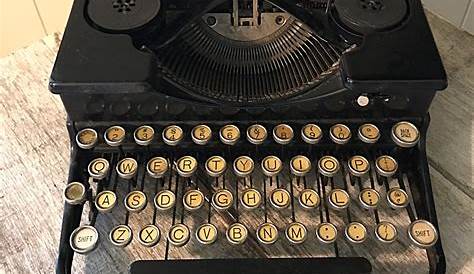 1930s Portable Royal Typewriter | Etsy | Royal typewriter, Typewriter