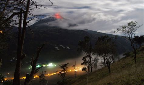 Explosive Eruption At Ecuadors Tungurahua Volcano Photos