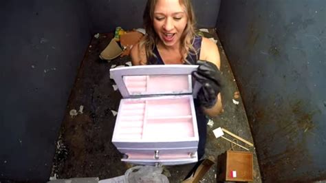 DUMPSTER DIVING THIS GIRL LOVES DUMPSTER DIVING YouTube