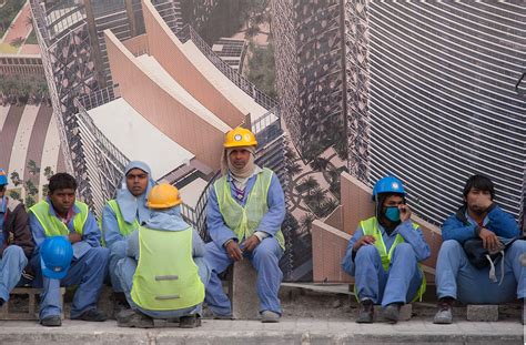 Qatar Trabajadores Migrantes Que Trabajan En El Estadio De La Copa