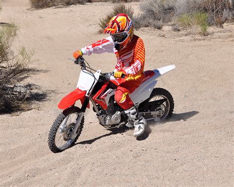 As for stopping power, the honda crf125f braking system includes single disc. 2014 Honda CRF 125F & 125FB - Dirt Bike Test