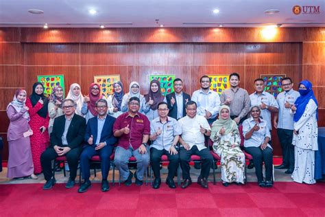 sesi ramah mesra ybhg datuk naib canselor bersama pentadbir akademik utm lenses