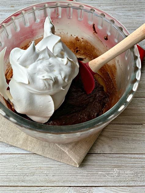 And one of my favorite ways to indulge my chocolate cravings. Chocolate Pudding Frosting Recipe - Light, fluffy, mousse ...
