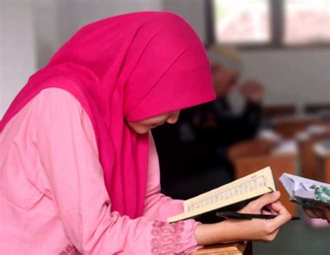 Manfaat membaca al quran setiap hari ust adi hidayat ust khalid basalamah. Manfaat Membaca Alqur'an
