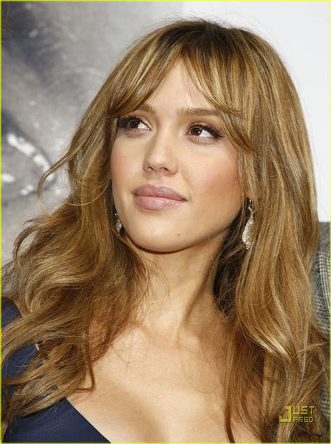 Jessica Alba Gives Us The Eye Photo 898481 Photos Just Jared