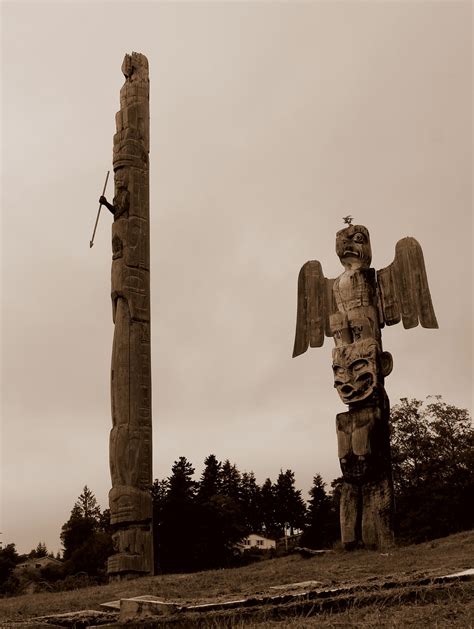 the murray chronicles totem poles of alert bay