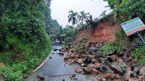 Photos Landslide In Idukki Kills 15 People Ndrf Teams Rushed India