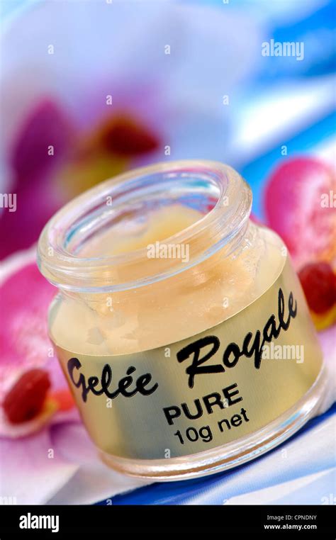 Royal Jelly Hi Res Stock Photography And Images Alamy