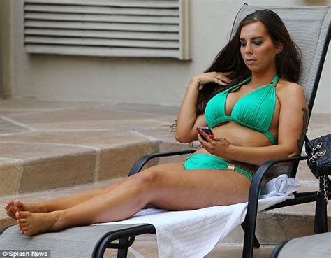Anthony Weiner S Sexting Sydney Leathers Flaunts Her Body In La Daily Mail Online