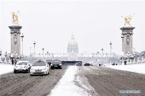 Heavy Snowfall Hits Paris Region510
