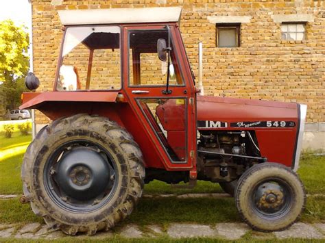 Ovi traktori su jako ekonomički sa svim vrstanama nošenih, polunošenih i vučenih oruđa. Traktor IMT 549