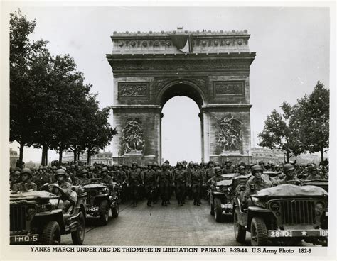 Us Army Soldiers Marching Under The Arc De Triomphe During A Liberation
