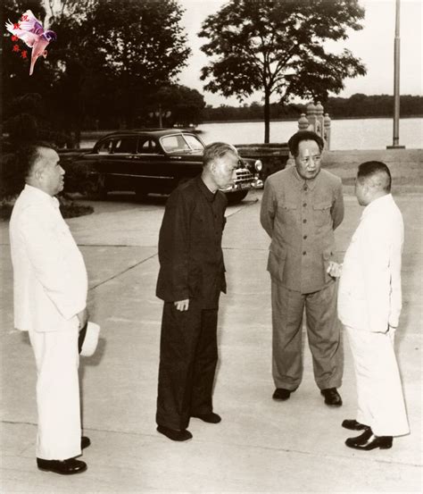 毛泽东戴眼镜罕见照片展出 罕见毛泽东照片展领袖风采（组图） 第一金融网