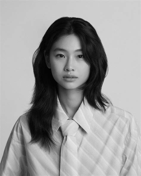 Jung Ho Yeon 🇰🇷 Actress Asian Woman Asian Girl Asian Short Hair Model Inspo Cool Poses