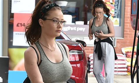 Ex On The Beachs Jess Impiazzi Shows Off Her Abs In Gym Gear