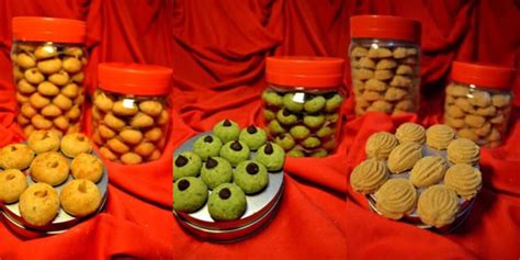 However, this year, you might consider actually attempting to make some of the cookies yourself. Chinese New Year Cookies in Malaysia (delivery) - JewelPie
