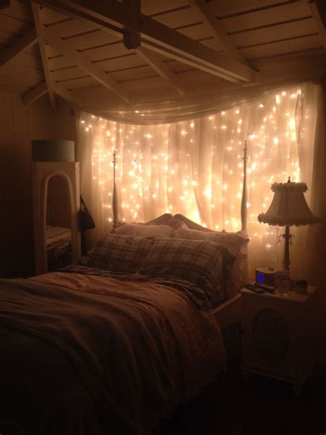 From wrapping bed frames to mirrors, create a cosy ambience instantly. Twinkle lights | Bedroom decor, Cozy room decor, Bedroom ...