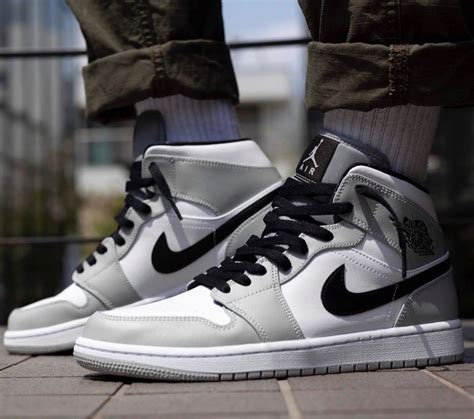 As for the makeup, we're seeing soft leathers all around: 【Nike】Air Jordan 1 Low & Mid "Light Smoke Grey"が国内5月1日に発売 ...