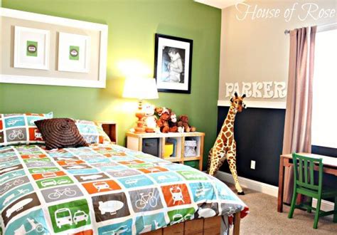 Kids these age can already identify the things they like, may it be a cartoon if you are still wondering what kind of design to use, here are 20 boys bedroom ideas for toddlers to make your designing easy. I like this wall colors: Green wall - Fresh Parsley CI 37 ...